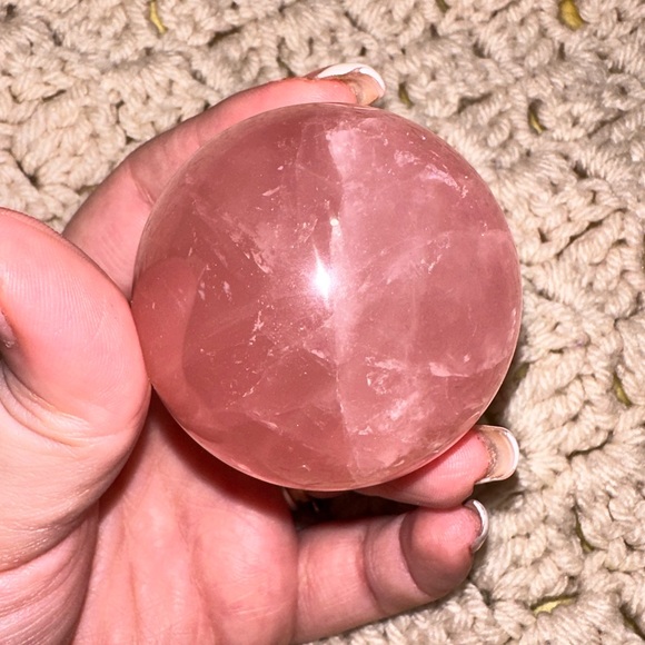 Star Rose Quartz - High Quality Rose Quartz Sphere with Asterism - Deep Coloring - Picture 5 of 8